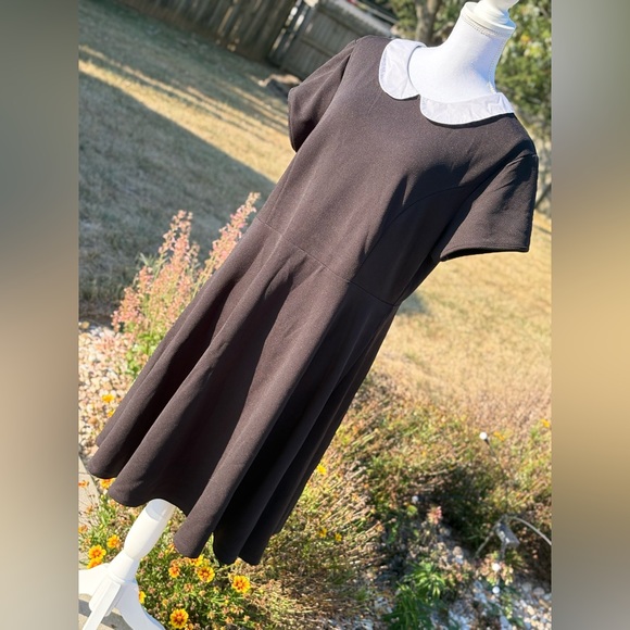 🔥🦇NWOT Torrid Wednesday Peter Pan Collar Dress - Picture 1 of 7